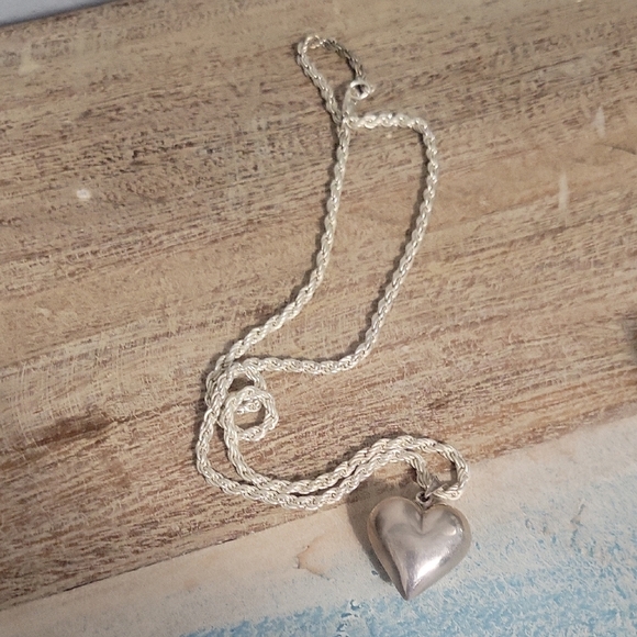 Minimalist Silver tone Heart Necklace with Rope Chain - Picture 1 of 4